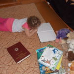 Сестрёнка учится читать